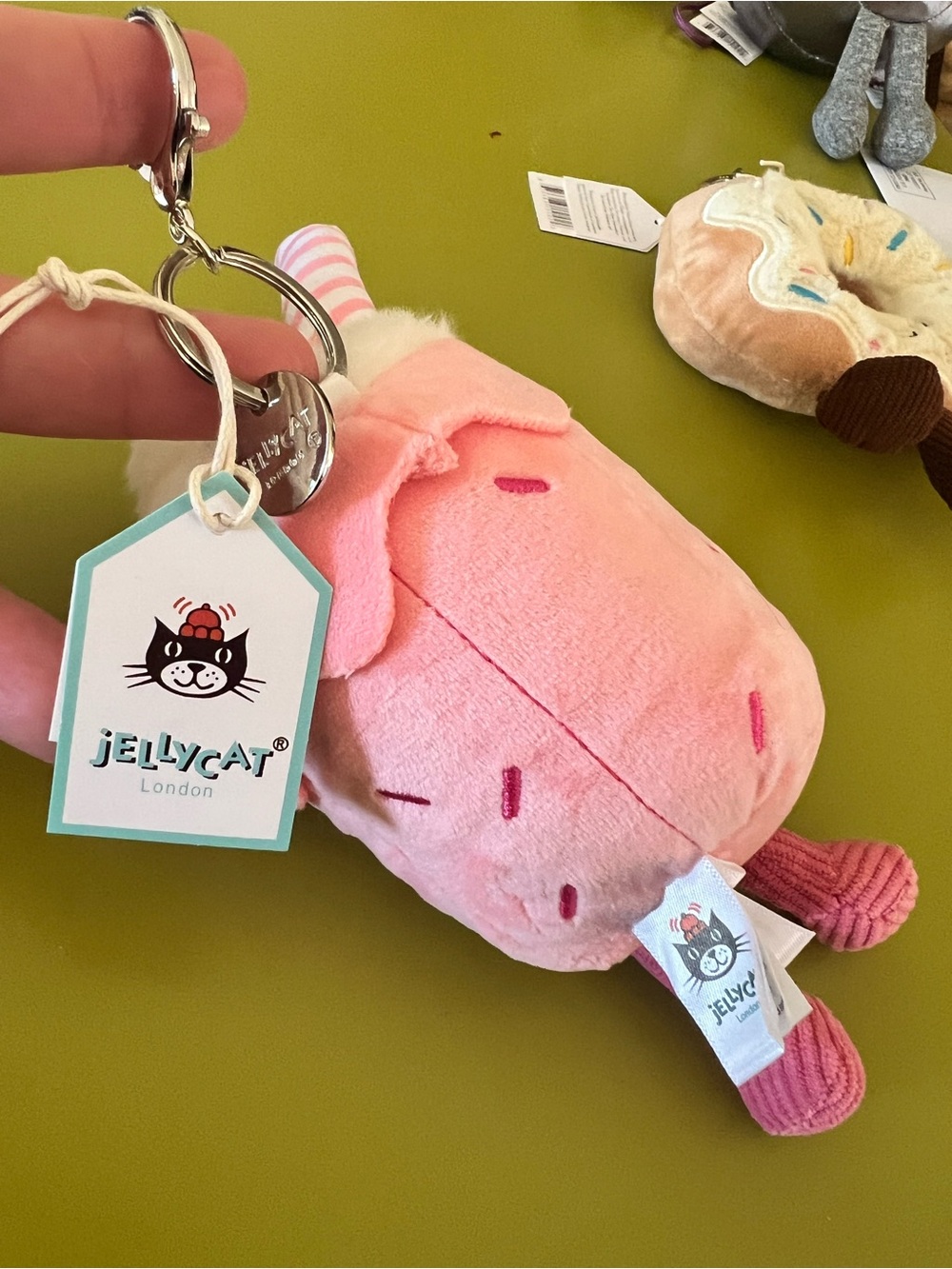 STRAWBERRY MILKSHAKE PLUSH KEYCHAIN - Picture 3 of 5